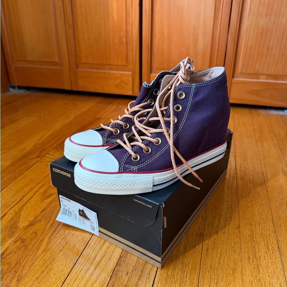 Converse High-Top wedge Sneakers in black cherry purple with camel laces
